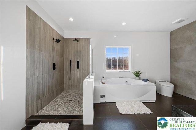 901 Meyer Road, Bushkill Twp, PA 18064