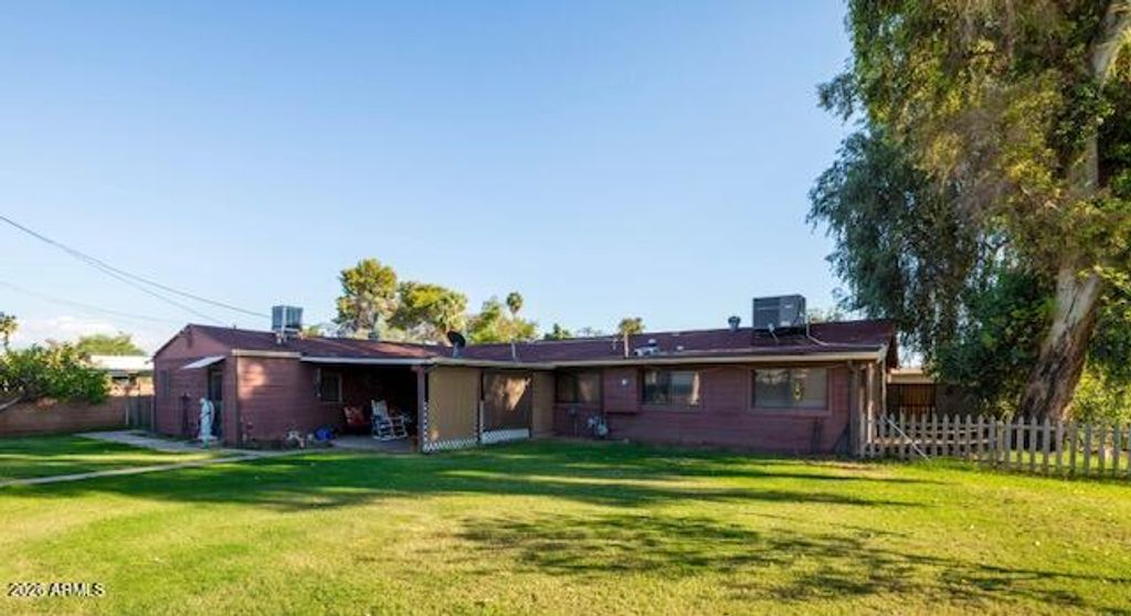 2250 W AUGUSTA Avenue, Phoenix, AZ 85021 — exterior