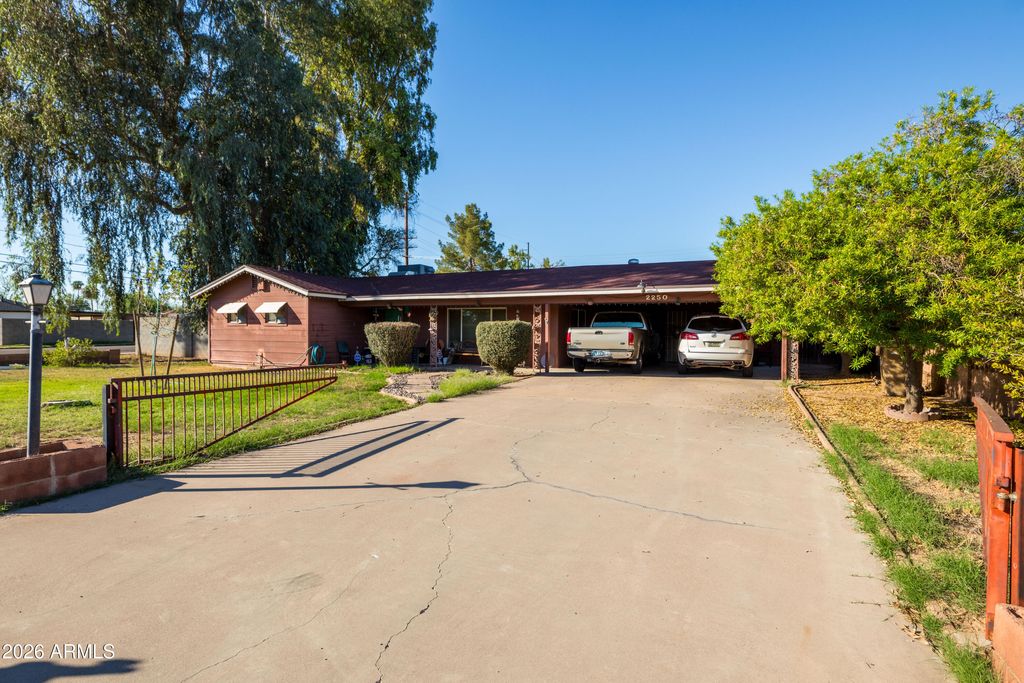 2250 W AUGUSTA Avenue, Phoenix, AZ 85021 — photo 2