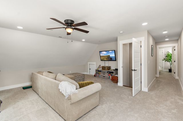 3002 Bootknife Dr, Bell Buckle, TN 37020