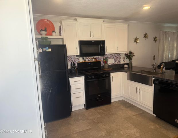 52 Monique Circle, Hazlet, NJ 07730