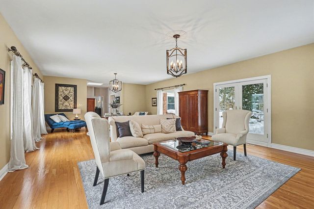 950 San Jose Drive Se, East Grand Rapids, MI 49506