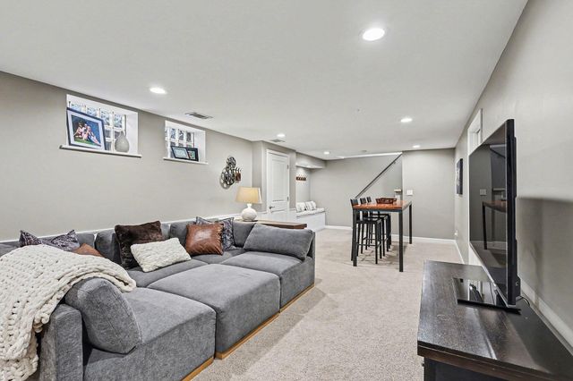 950 San Jose Drive Se, East Grand Rapids, MI 49506