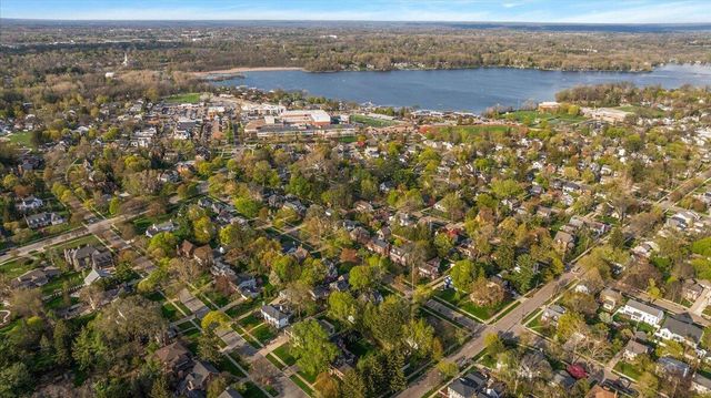 950 San Jose Drive Se, East Grand Rapids, MI 49506