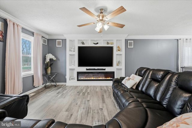 911 WALNUT DR, Fredericksburg, VA 22405