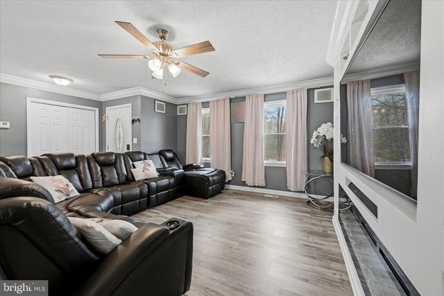 911 WALNUT DR, Fredericksburg, VA 22405