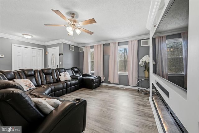 911 WALNUT DR, Fredericksburg, VA 22405