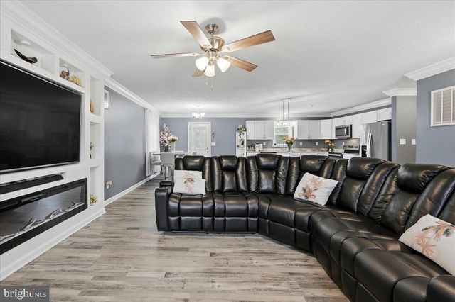 911 WALNUT DR, Fredericksburg, VA 22405