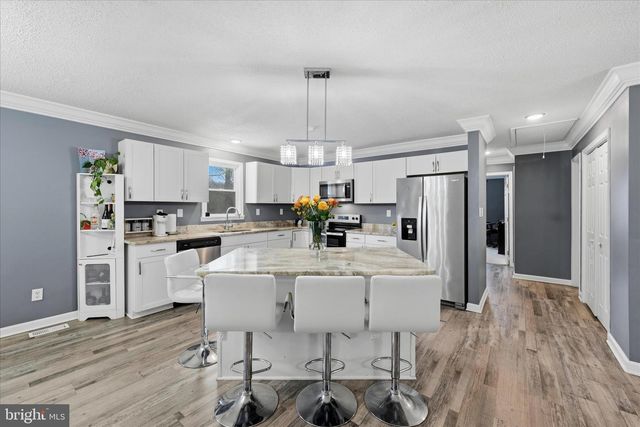 911 WALNUT DR, Fredericksburg, VA 22405