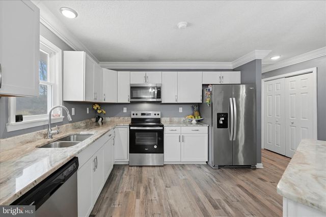 911 WALNUT DR, Fredericksburg, VA 22405