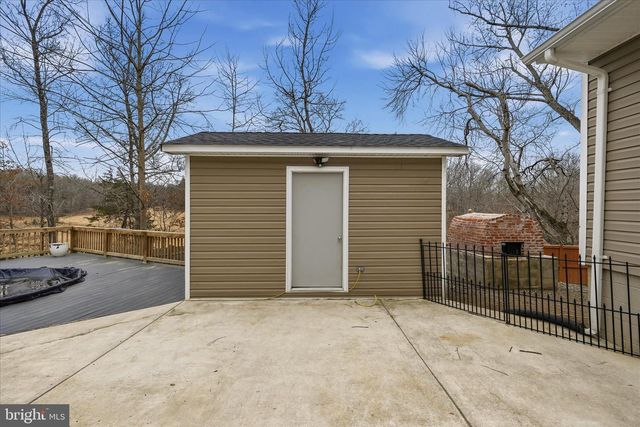 911 WALNUT DR, Fredericksburg, VA 22405