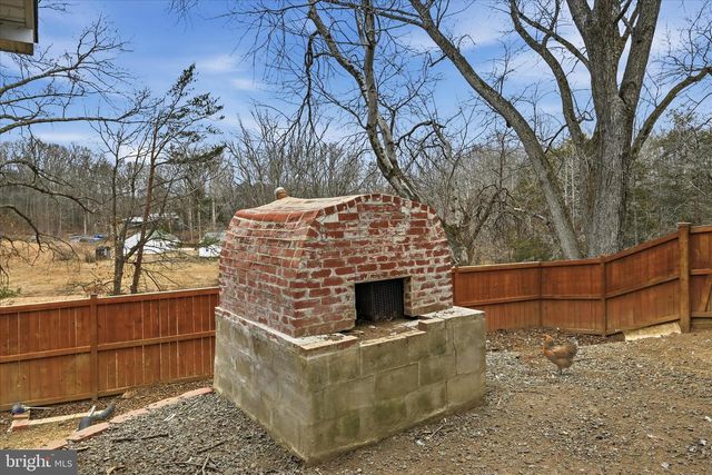 911 WALNUT DR, Fredericksburg, VA 22405