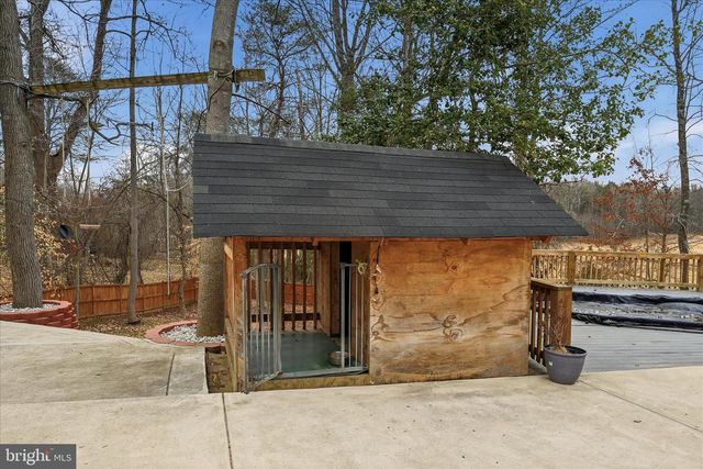 911 WALNUT DR, Fredericksburg, VA 22405