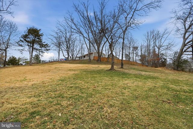 911 WALNUT DR, Fredericksburg, VA 22405