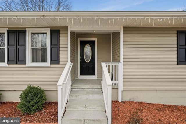 911 WALNUT DR, Fredericksburg, VA 22405