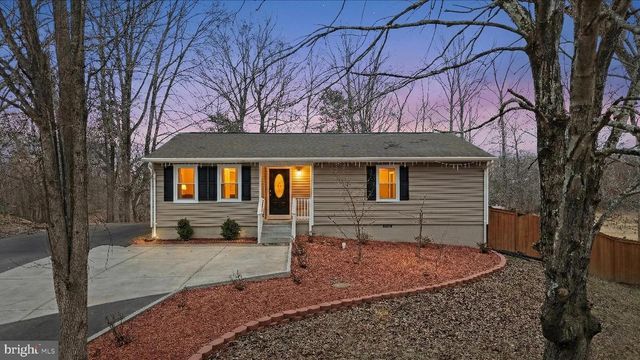 911 WALNUT DR, Fredericksburg, VA 22405