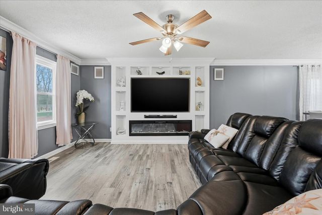 911 WALNUT DR, Fredericksburg, VA 22405