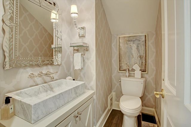 325 Park Laureate Drive, Houston, TX 77024