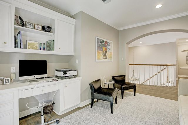 325 Park Laureate Drive, Houston, TX 77024