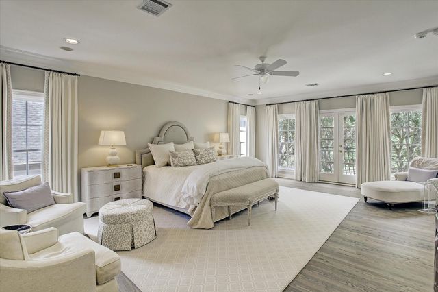 325 Park Laureate Drive, Houston, TX 77024