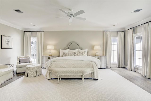 325 Park Laureate Drive, Houston, TX 77024