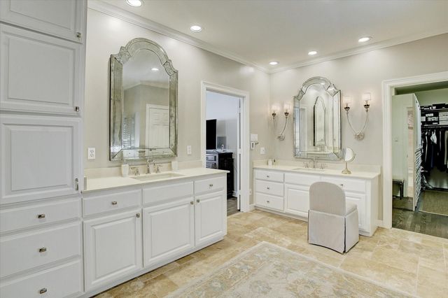 325 Park Laureate Drive, Houston, TX 77024