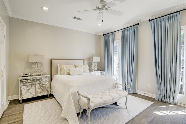 325 Park Laureate Drive, Houston, TX 77024