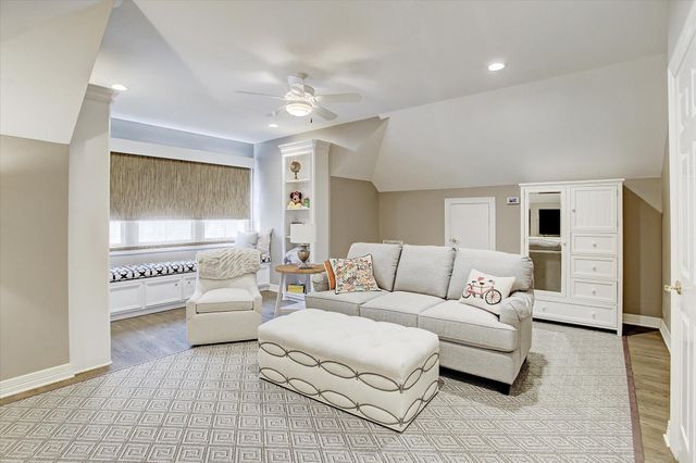 325 Park Laureate Drive, Houston, TX 77024