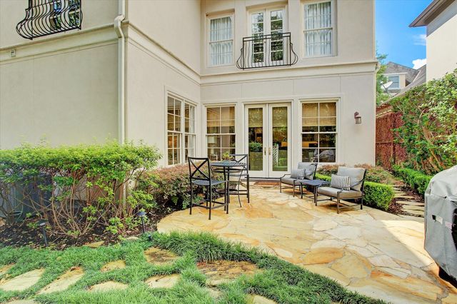 325 Park Laureate Drive, Houston, TX 77024