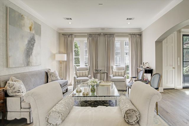 325 Park Laureate Drive, Houston, TX 77024