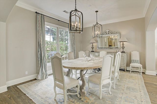 325 Park Laureate Drive, Houston, TX 77024