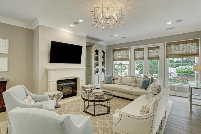 325 Park Laureate Drive, Houston, TX 77024