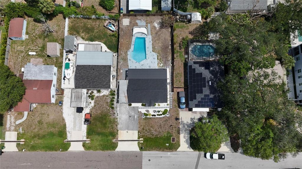 Image 2 of property listing at 4711 W LAWN AVENUE, Tampa, FL 33611