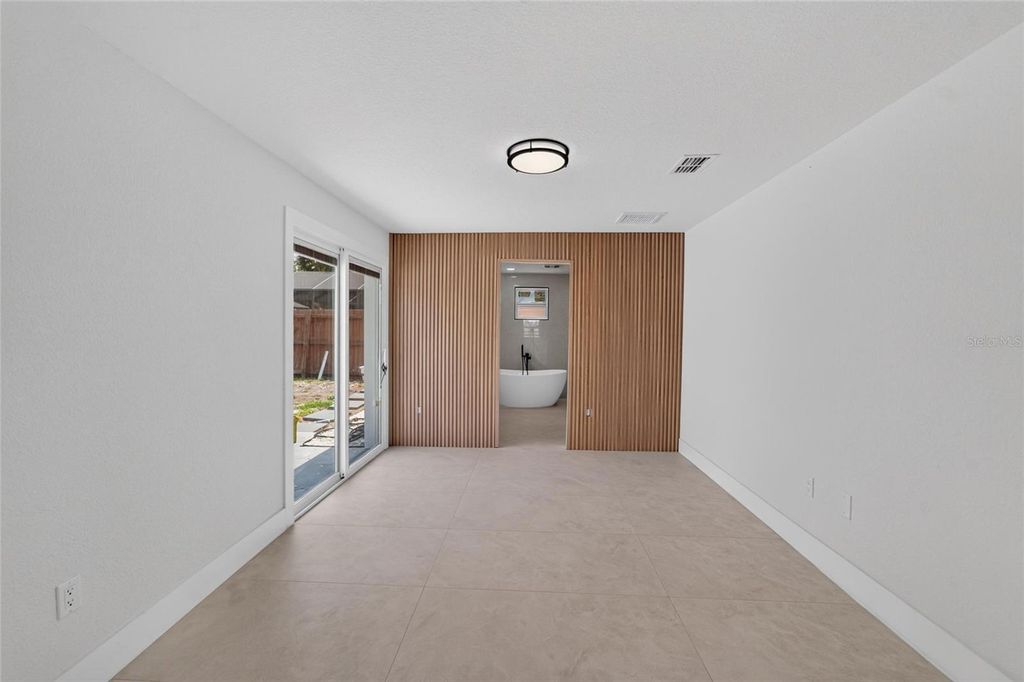 Image 25 of property listing at 4711 W LAWN AVENUE, Tampa, FL 33611