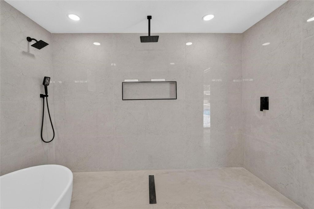 Image 34 of property listing at 4711 W LAWN AVENUE, Tampa, FL 33611