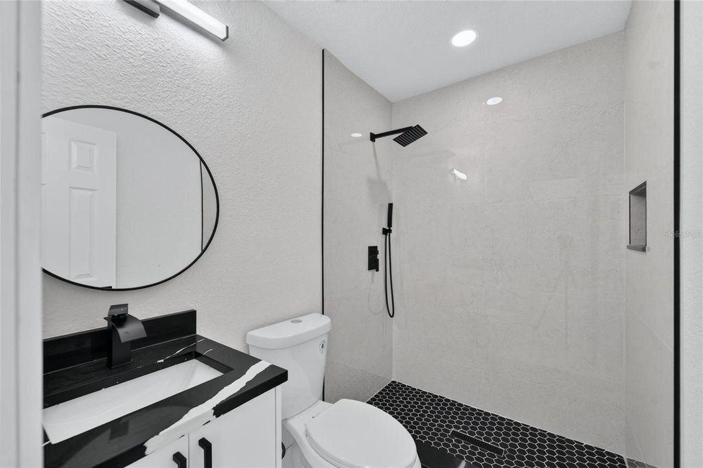 Image 36 of property listing at 4711 W LAWN AVENUE, Tampa, FL 33611