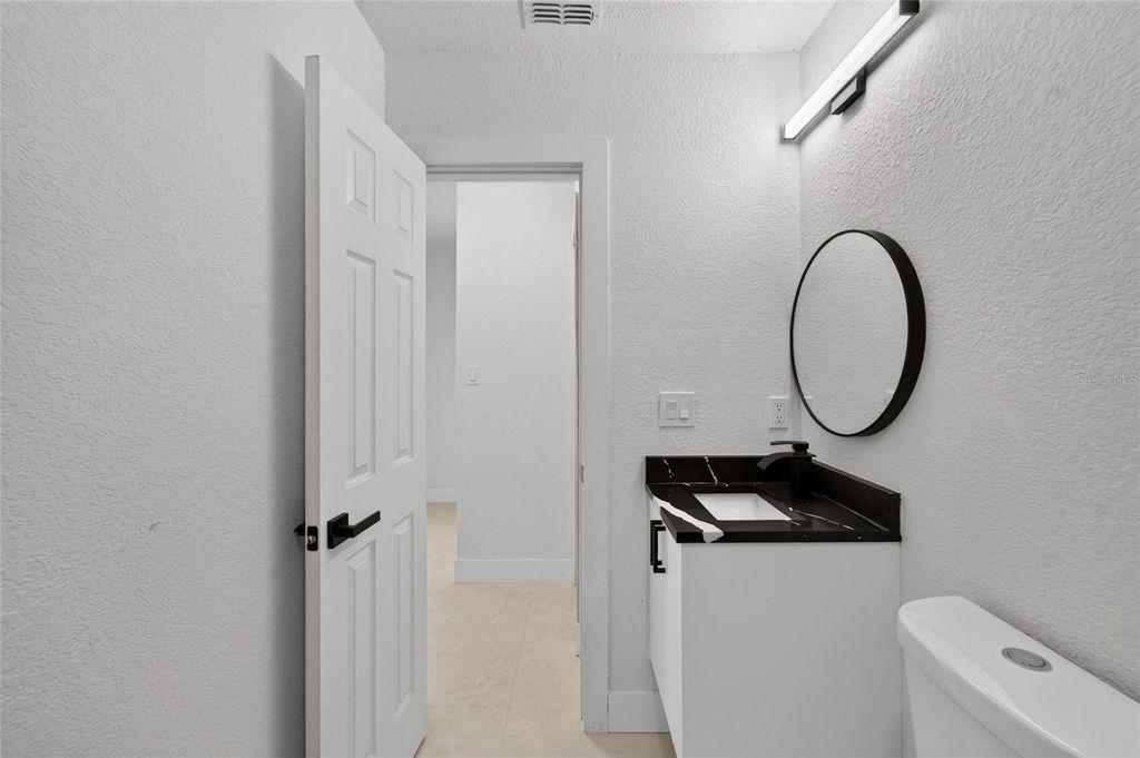 Image 37 of property listing at 4711 W LAWN AVENUE, Tampa, FL 33611