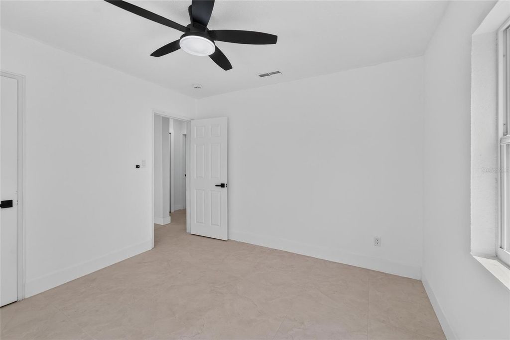 Image 40 of property listing at 4711 W LAWN AVENUE, Tampa, FL 33611