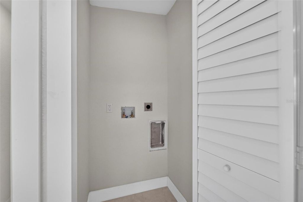 Image 44 of property listing at 4711 W LAWN AVENUE, Tampa, FL 33611