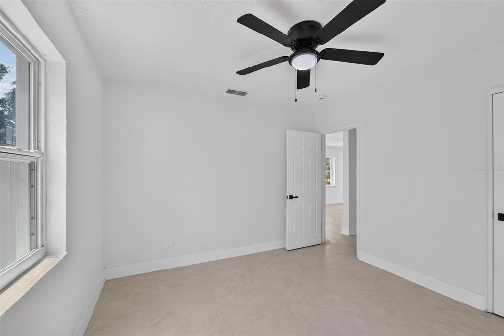 Image 47 of property listing at 4711 W LAWN AVENUE, Tampa, FL 33611