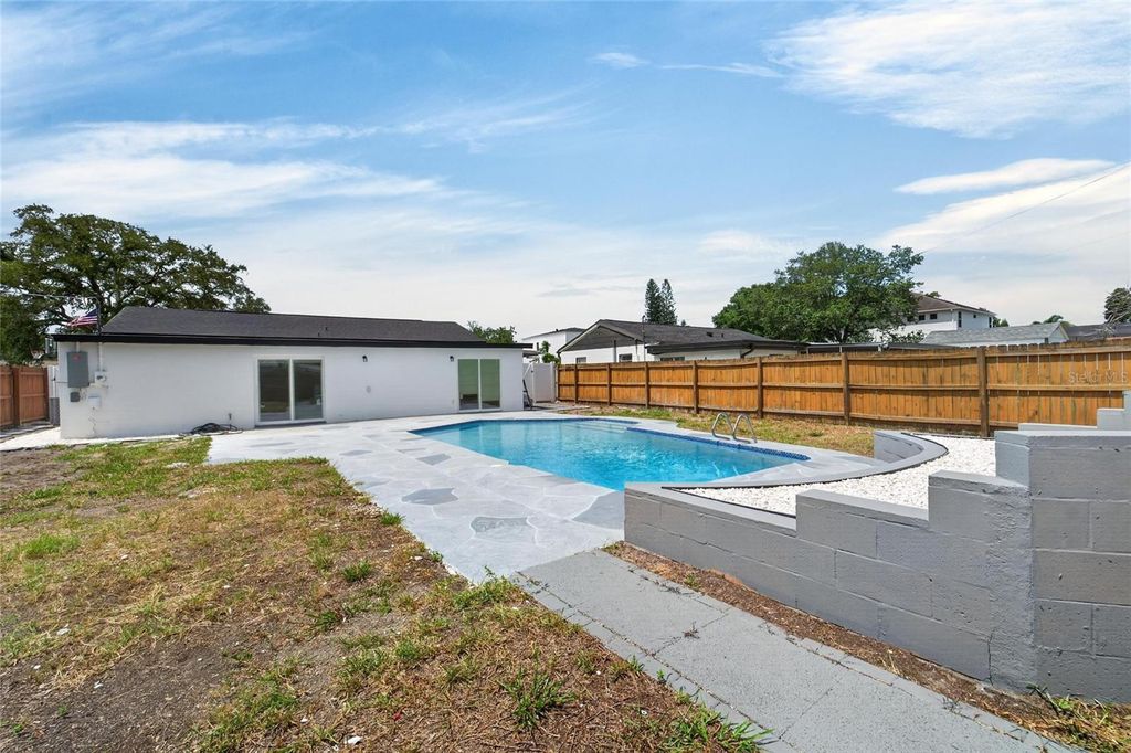 Image 59 of property listing at 4711 W LAWN AVENUE, Tampa, FL 33611