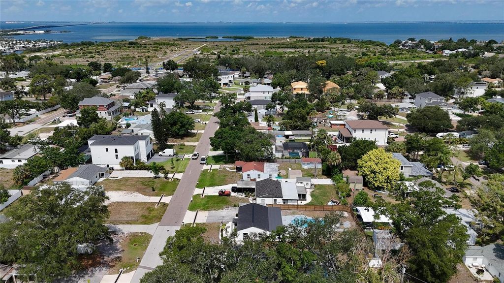 Image 71 of property listing at 4711 W LAWN AVENUE, Tampa, FL 33611