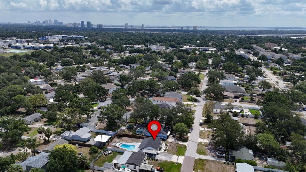 Image 74 of property listing at 4711 W LAWN AVENUE, Tampa, FL 33611