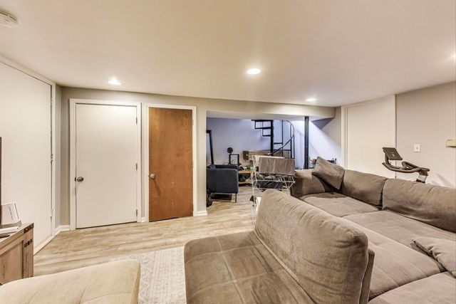 1225 W Erie Street, Chicago, IL 60642