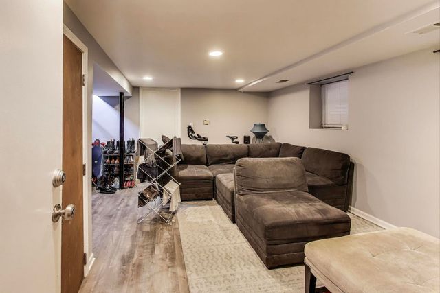 1225 W Erie Street, Chicago, IL 60642