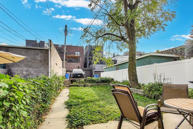 1225 W Erie Street, Chicago, IL 60642