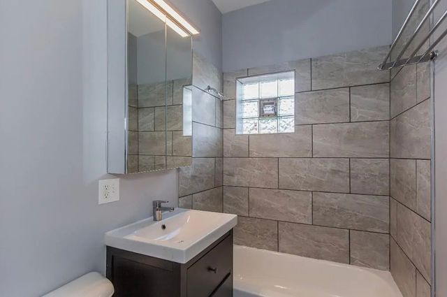 1225 W Erie Street, Chicago, IL 60642