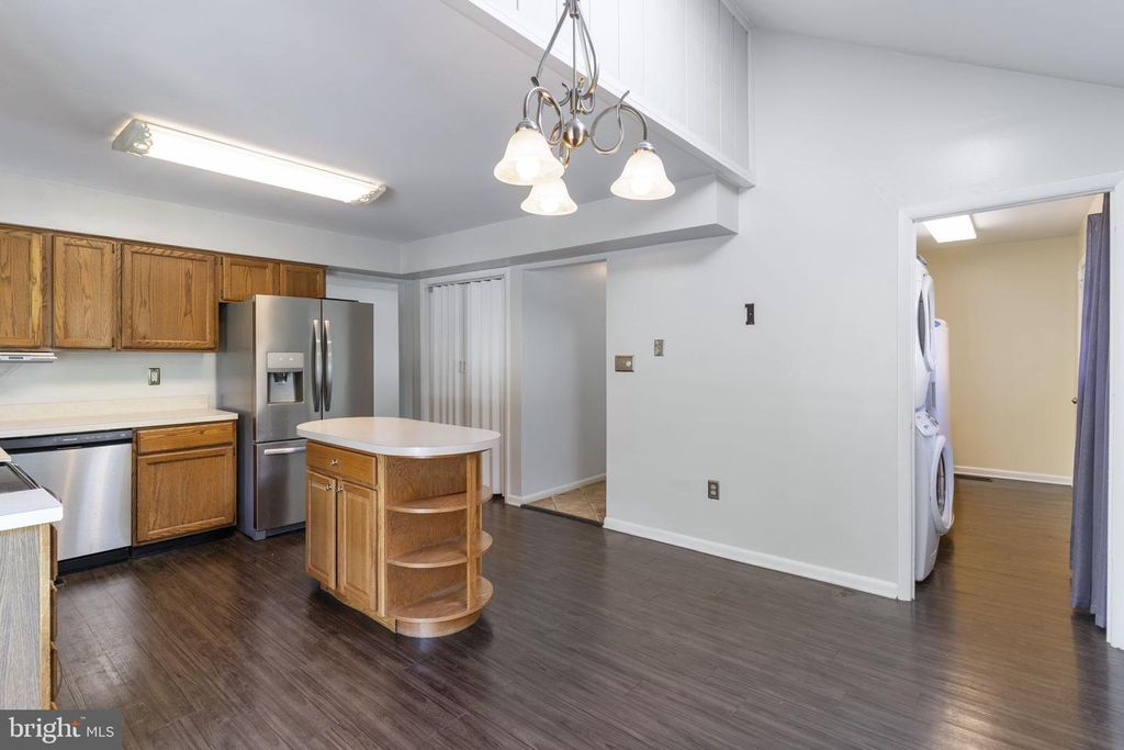 Image 13 of property listing at 8305 CIRCLE DR, Lusby, MD 20657
