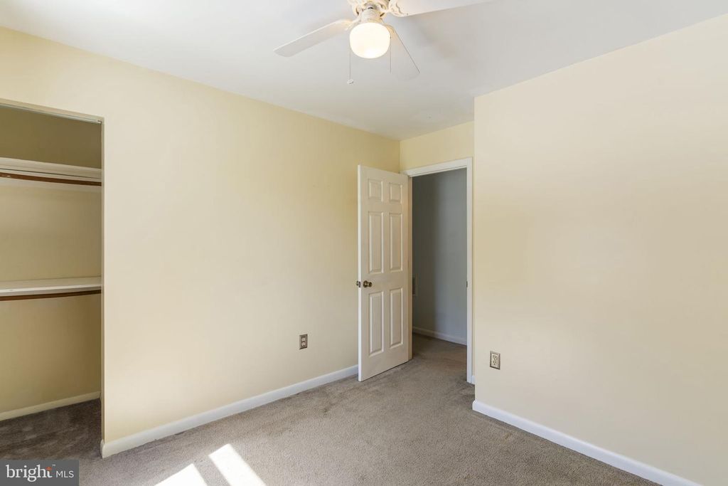 Image 17 of property listing at 8305 CIRCLE DR, Lusby, MD 20657