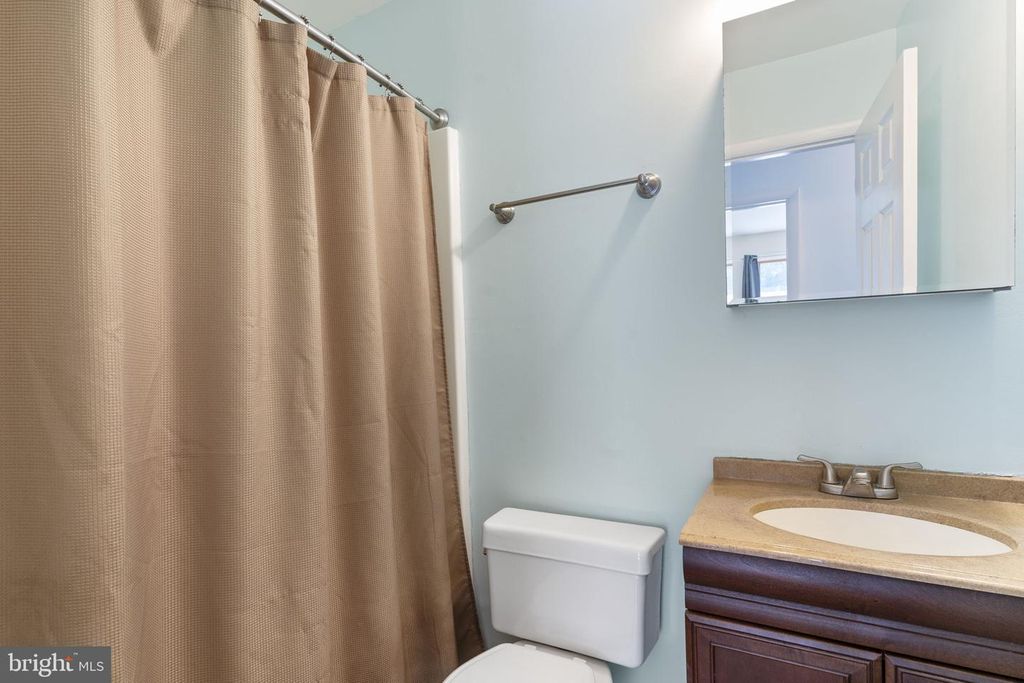 Image 18 of property listing at 8305 CIRCLE DR, Lusby, MD 20657